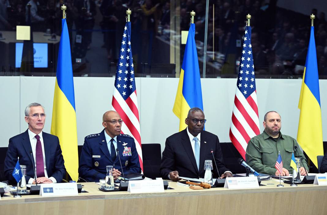 Bakan Güler NATO Karargahı'nda - Resim: 1